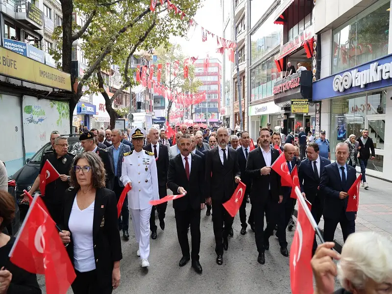Zonguldak'ta 19 Eylül Gaziler Günü dolayısıyla kortej yürüyüşü düzenlendi Zonguldak'ta 19 Eylül Gaziler Günü etkinlikleri kapsamında Vali Osman Hacıbektaşoğlu,