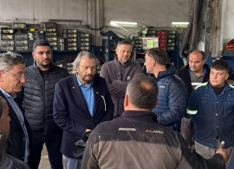Başkan Balcı,sahaya inerek mağdur esnafın yardımına koştu. Zonguldak’ın Kdz. Ereğli ilçesinde etkili olan şiddetli yağışlar sonrası su