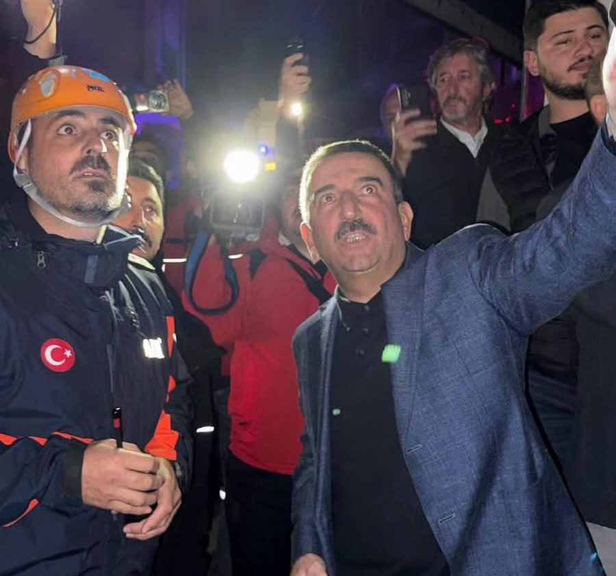 Zonguldak kent merkezinde bulunan eski bir binada henüz belirlenemeyen bir