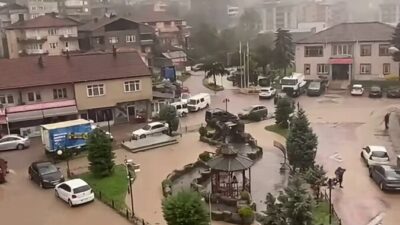 Gülüç’te doğal afet: Belediye ekiplerimiz sahada! Zonguldak’ın Ereğli ilçesine bağlı Gülüç beldesinde etkili olan aşırı sağanak