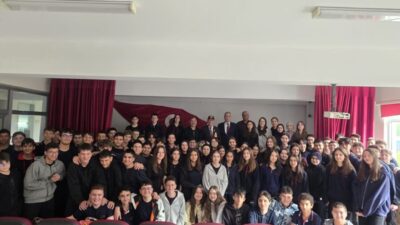 Kıbrıs Gazisi Kemal Eritmen, İbrahim Süheyla İzmirli Fen Lisesi Öğrencileriyle Buluştu 1974 Kıbrıs Barış Harekâtı’nın canlı tanıklarından Muharip Kıbrıs Gazisi Ord.