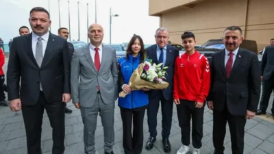 Gençlik ve Spor Bakanı Osman Aşkın Bak Zonguldak’ta Gençlik ve Spor Bakanı Dr. Osman Aşkın Bak, bir dizi