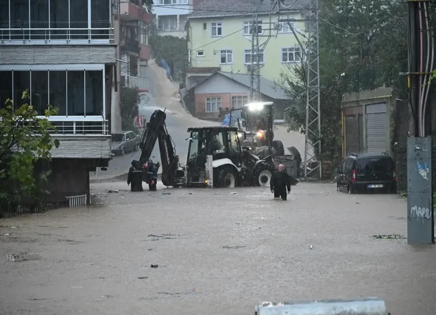 Zonguldak’ın Kdz. Ereğli ilçesinde gece saatlerinden itibaren etkili olan aşırı