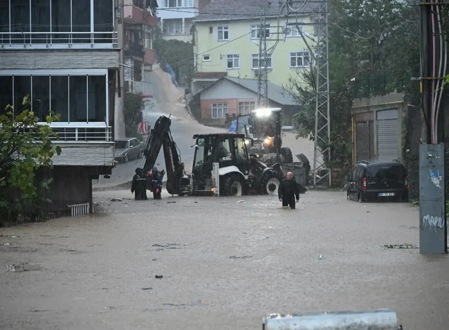 Zonguldak’ın Kdz. Ereğli ilçesinde gece saatlerinden itibaren etkili olan aşırı