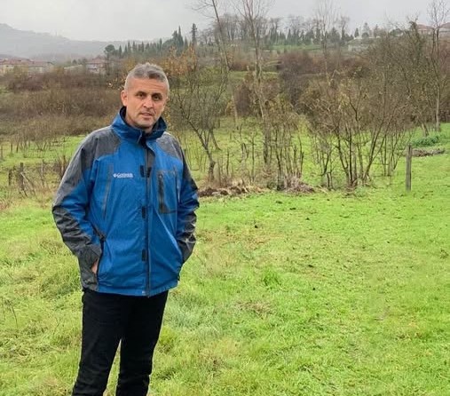 MUHTARDAN TSO’YA OSB TEPKİSİ: “1. SINIF TARIM ARAZİSİ NASIL 5. SINIF OLDU?” Karadeniz Ereğli’ye bağlı Süleymanbeyler Köyü Muhtarı Yaşar Gümüş, köyünde gündeme
